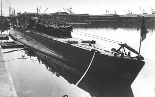 Le Rubis amarré à quai